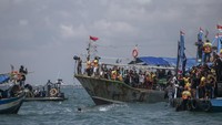 Hal ini dimaksudkan sebagai tolak bala bagi para nelayan saat mencari ikan.