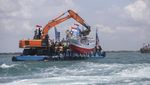 Potret Nelayan Indramayu Gelar Tradisi Sedekah Laut