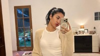 Isu perselingkuhan Virgoun dan Tenri Anisa masih memanas. Kali ini nama Widi Vierratale terseret dalam kasus retaknya rumah tangga penyanyi Virgoun. Foto: Instagram/widikidiwdkdw