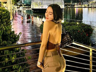 5 Potret Wika Salim Pamer Punggung