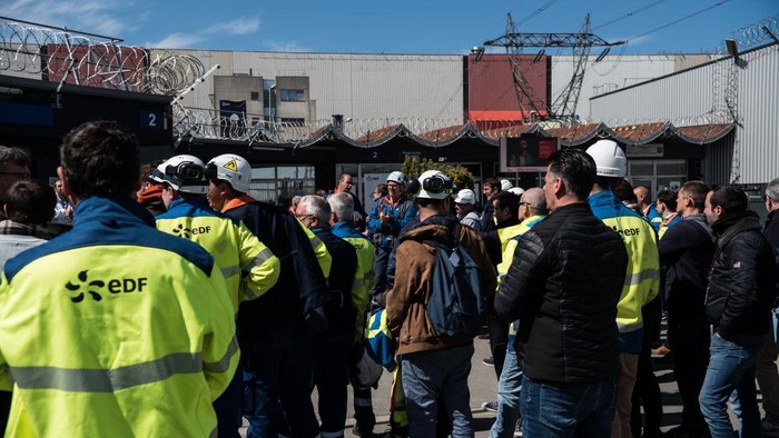 1252570651 The Gravelines nuclear power plant in the Hauts-de-France region on the day workers vote to go on strike at reactor number 6 in protest against pension reform. In Gravelines, 2 May, 2023. (Photo by Andrea Savorani Neri/NurPhoto via Getty Images)