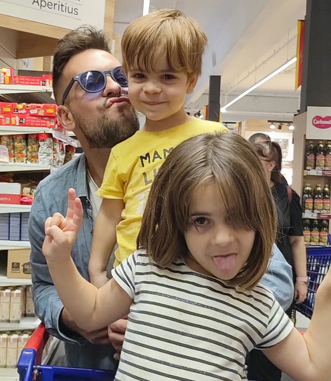 Namun perasaan cinta tersebut tidak terbendung. Ana dan Daniel kini bahkan telah memiliki dua anak. Inilah potret keluarga mereka, bersama dua orang.Foto: dok. Instagram/@dnielparra