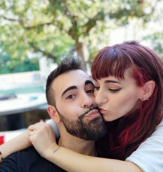 Kakak beradik satu ayah ini menjalin hubungan asmara yang mengejutkan dunia. Hubungan inses mereka tersebut jadi sorotan. Foto: dok. Instagram/@dnielparra