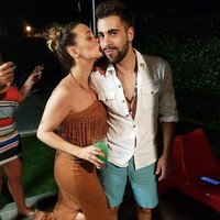 “Kami tidak ingin menyadari perasaan itu, kami marah pada diri kami sendiri karena sulit untuk mengakui dan melanggar ketabuan itu. Kami bersaudara meskipun kami tidak merasa seperti itu,” ungkap Ana, seperti dikutip dari Mirror. Foto: dok. Instagram/@dnielparra