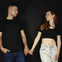 Ana Parra dan Daniel Parra tidak menyangka bisa saling jatuh cinta meski keduanya mengetahui ada hubungan darah. Ana Parra dan saudaranya Daniel Parra pada awalnya tidak pernah bertemu. Kemudian ketika Ana berusia 20 tahun, ia baru bertemu dengan kakaknya itu dan pasangan itu kemudian jatuh cinta. Foto: dok. Instagram/@dnielparra