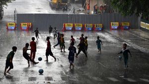 Anak-anak Manfaatkan Jalan Otista Bogor yang Ditutup Jadi Lahan Bermain