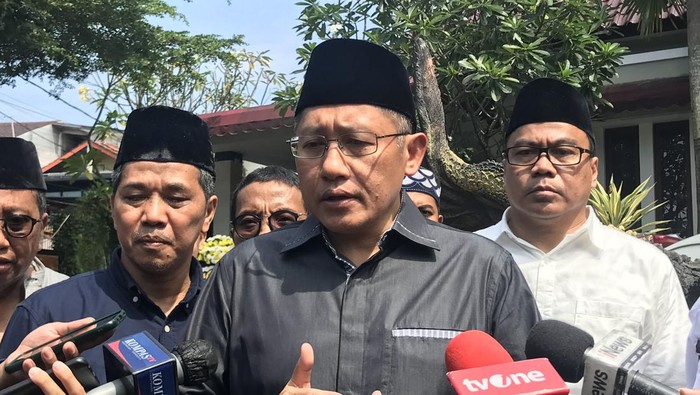 Anas Urbaningrum usai melayat di rumah duka M Taufik (Firda-detikcom)
