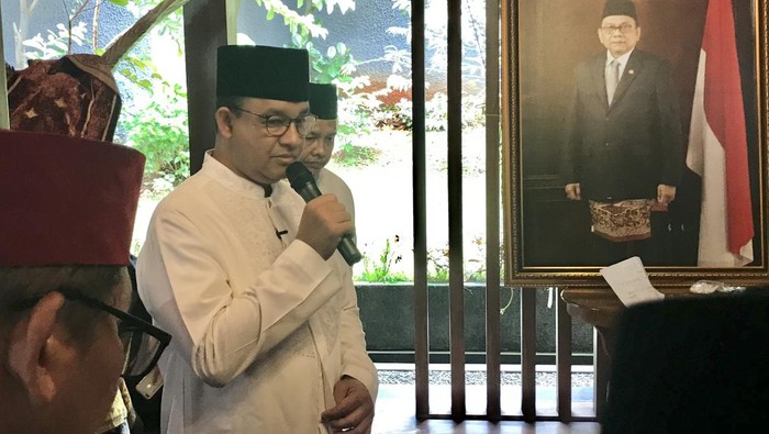 Anies Baswedan melayat ke rumah duka anggota DPR M Taufik, Kamis (4/5/2023).