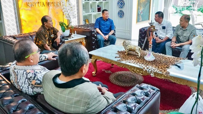 Bamsoet menerima kedatangan komunitas Jeep