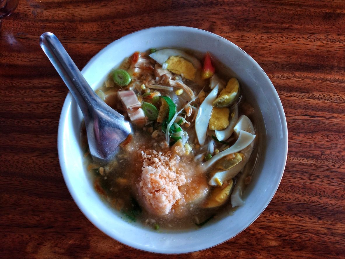 Berasal dari Jawa Timur, Ini Beda Soto Lamongan dan Soto Ambengan