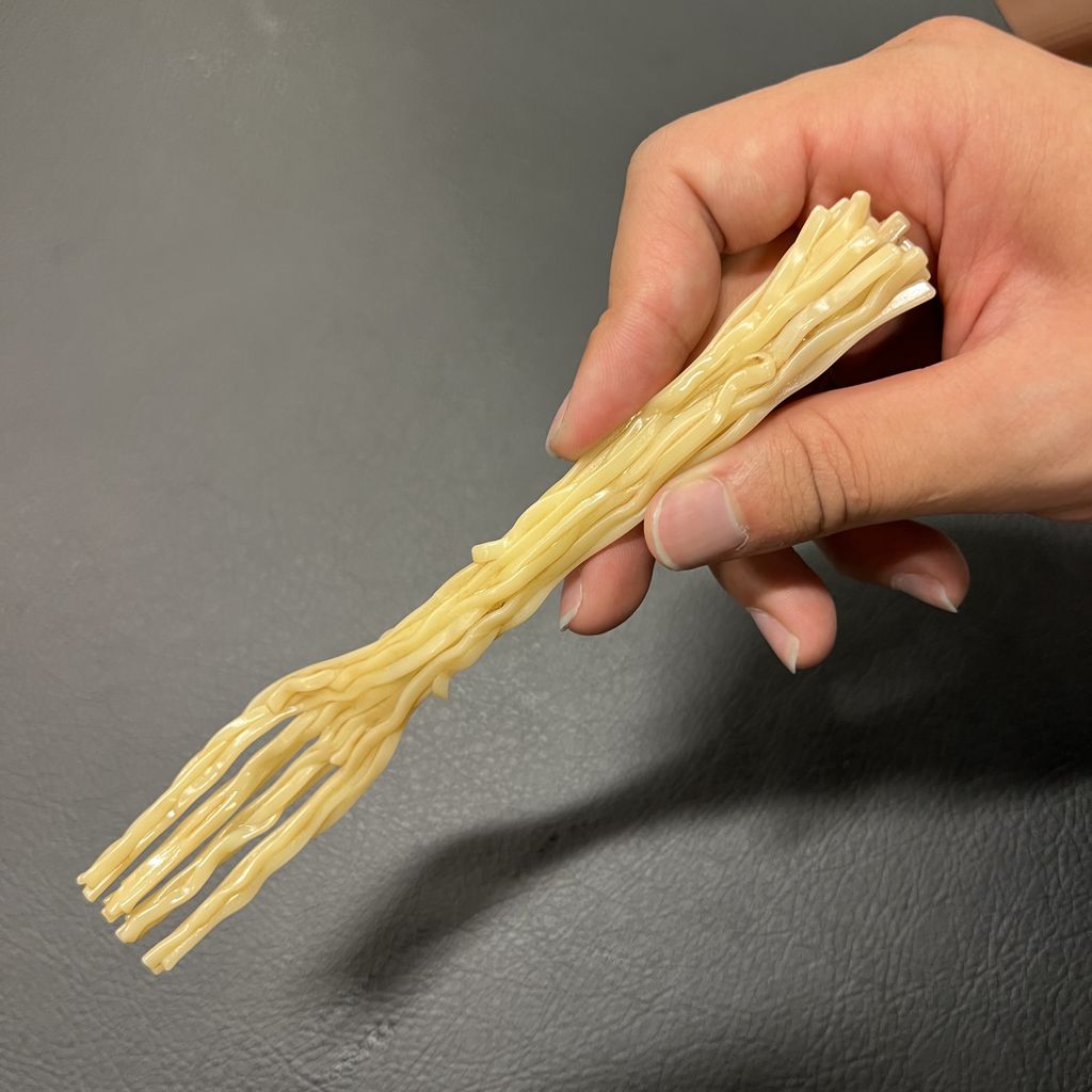 Garpu unik berbentuk mie instan