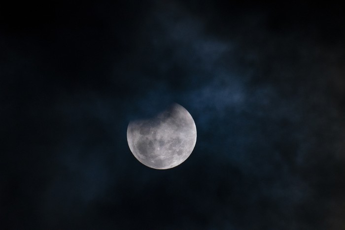 Ilustrasi gerhana bulan