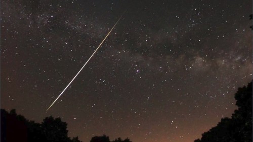 Ilustrasi Hujan Meteor
