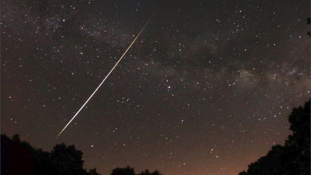 Ilustrasi Hujan Meteor