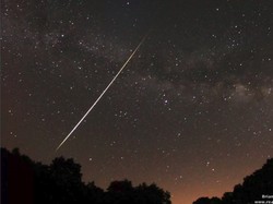 Berbarengan Meteor Jatuh di Cirebon Ada Hujan Meteor Draconid