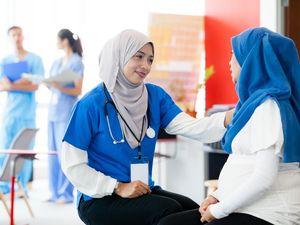 Cek! Ada Beasiswa Apoteker, Bidan, Fisioterapi, Gizi, Perawat, & Psikolog Klinis