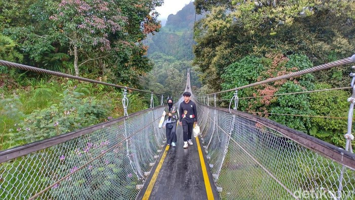 Jembatan Rengganis di Kabupaten Bandung.