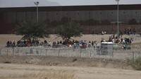 Pembatasan COVID-19 bernama Title 42 restrictions akan diakhiri pada 11 Mei mendatang, yang memungkinkan otoritas AS untuk segera mengusir para migran non-Meksiko ke wilayah Meksiko tanpa diberi kesempatan untuk mencari suaka.  