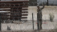 Juru bicara Pentagon, Brigadir Jenderal Pat Ryder, menjelaskan bahwa pengerahan selama 90 hari dari tentara yang bertugas aktif itu akan melengkapi pekerjaan Patroli Perbatasan AS, namun tidak akan menjalankan tugas penegakan hukum.  