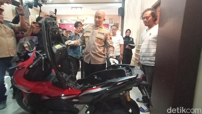 Jumpa pers kasus ayah bunuh bayinya sendiri di Polresta Pati, Rabu (3/5/2023).
