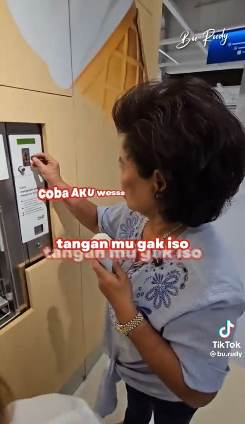 Juragan Sambal Bu Rudy Jadi Food Vlogger, Netizen Puji Keramahannya
