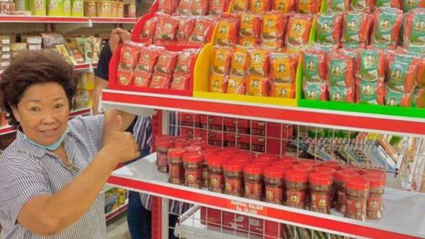Juragan Sambal Bu Rudy Jadi Food Vlogger, Netizen Puji Keramahannya