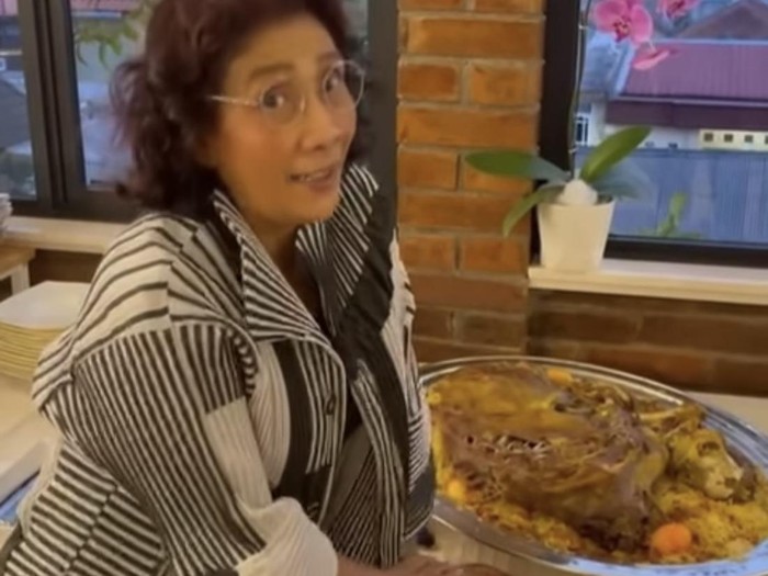 Keseruan Susi Pudjiastuti Makan Bareng Prabowo hingga Masak di Dapur