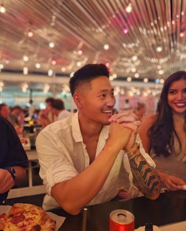 Lionel diketahui memiliki keturunan campuran dari 3 negara, yaitu Australia, Mongolia, dan China. Tak heran jika dirinya memiliki hidung mancung dan paras yang tampan. Foto: Instagram/@lionel.lee_