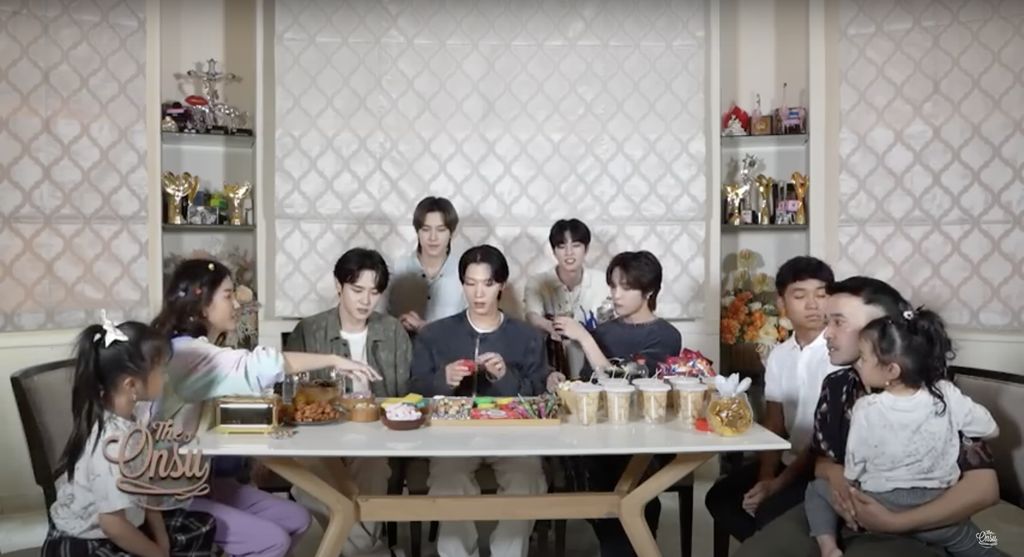 Main ke Rumah Ruben Onsu, WayV Cicip Brem dan Tahu Gejrot