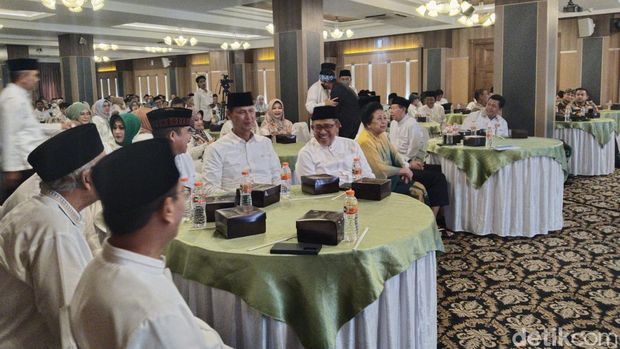 Mantan Gubernur Jabar Ahmad Heryawan di Gedung Paguyuban Pasundan, Kota Bandung, Kamis (4/5/2023).
