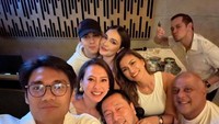 Setelah konser, Luna Maya dan Maxime Bouttier merayakan ulang tahun salah satu sahabatnya. Foto: Instagram