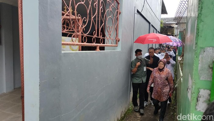 Menteri Sosial Tri Rismaharini saat mengunjungi Cianjur, Kamis (4/5/2023)