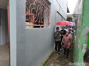 Rumah Tenaga Sosial di Cianjur Ikut Hancur Terdampak Gempa