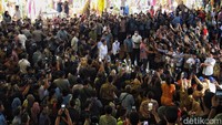 Jokowi tiba di Pasar Tanah Abang Blok A, Jakarta Pusat, Kamis (4/5/2023) pukul 15.10 WIB.