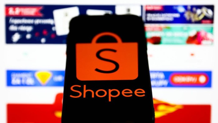 Menyusul Tokopedia, E-commerce Shopee juga menaikkan biaya layanan untuk top up ShopeePay pada beberapa kanal.
