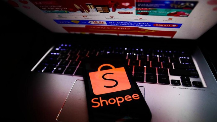 Menyusul Tokopedia, E-commerce Shopee juga menaikkan biaya layanan untuk top up ShopeePay pada beberapa kanal.