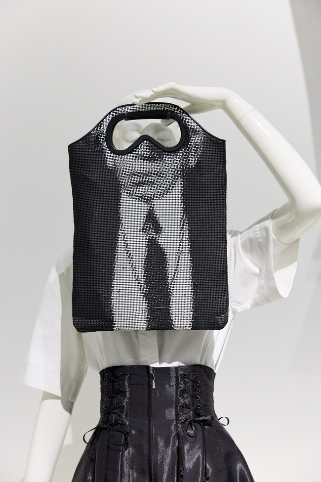 Perhelatan MET Gala 2023 menandai pembukaan pameran ‘Karl Lagerfeld: A Line of Beauty’ di Costume Institute, Metropolitan Museum of Art (The Met), New York City, AS. Berlangsung selama dua bulan ke depan, pameran ini menampilkan busana-busana yang pernah dirancang oleh Karl semasa hidupnya sebagai desainer dengan karier yang membentang selama enam dekade. (Foto: Masato Onoda/WWD via Getty Images)