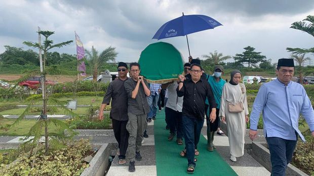 Pemakaman M Taufik di Karawang (Mulia-detikcom)
