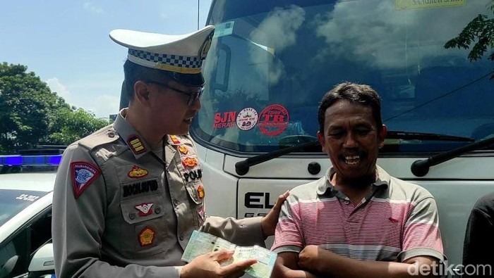 Pencurian truk boks Surabaya