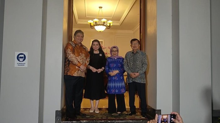 Pertemuan antara Airlangga dengan Jusuf Kalla (JK).