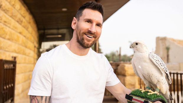 Pesepak bola klub Paris St Germain  Lionel Messi bersama keluarganya saat berlibur ke Riyad, Arab Saudi. (Handout via REUTERS)