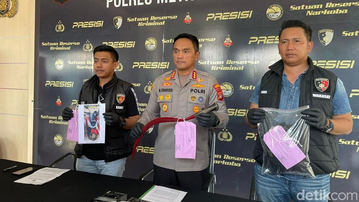 Polisi menangkap 3 pelaku pembacokan yang menewaskan seorang remaja di Jakarta Barat