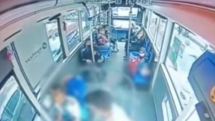 Potongan video viral sopir TMP dipukul seorang pria