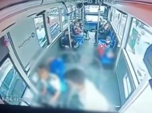 5 Fakta Sopir Bus TMP Dihajar Pria gegara Mobil Dipepet