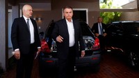Bolsonaro menyatakan dalam pernyataannya bahwa polisi juga menyita telepon genggam miliknya dan sebuah pistol dalam penggeledahan di rumahnya. REUTERS/Adriano Machado  