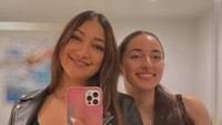 Banyak penggemar Rahma Azhari yang berharap Camilla mengikuti jejak sang ibu sebagai artis. Foto: Instagram Rahma Azhari
