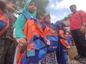 Ribuan Siswa Cianjur Dibekali Tas Siaga Gempa dan Pencegah Kriminal