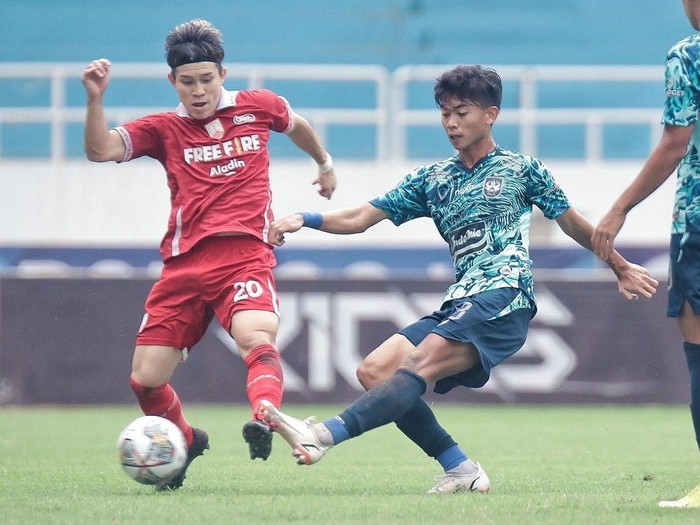 Salah satu pemain muda PSIS, Damas Damar Jati saat melawan Persis Solo di Stadion Jatidiri Semarang.