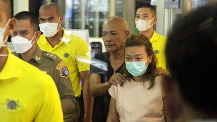 Sararat Rangsiwuthaporn, a suspect in over a dozen murders, is escorted by police officers at a police station in Bangkok, Thailand, April 26, 2023. Daily News Handout via REUTERS