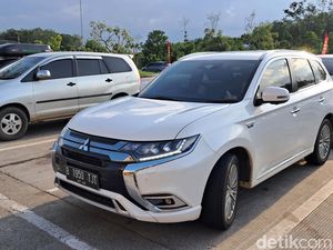 Kata Luhut Beli Mobil Bensin Bakal Dipersulit, Begini Tanggapan Mitsubishi